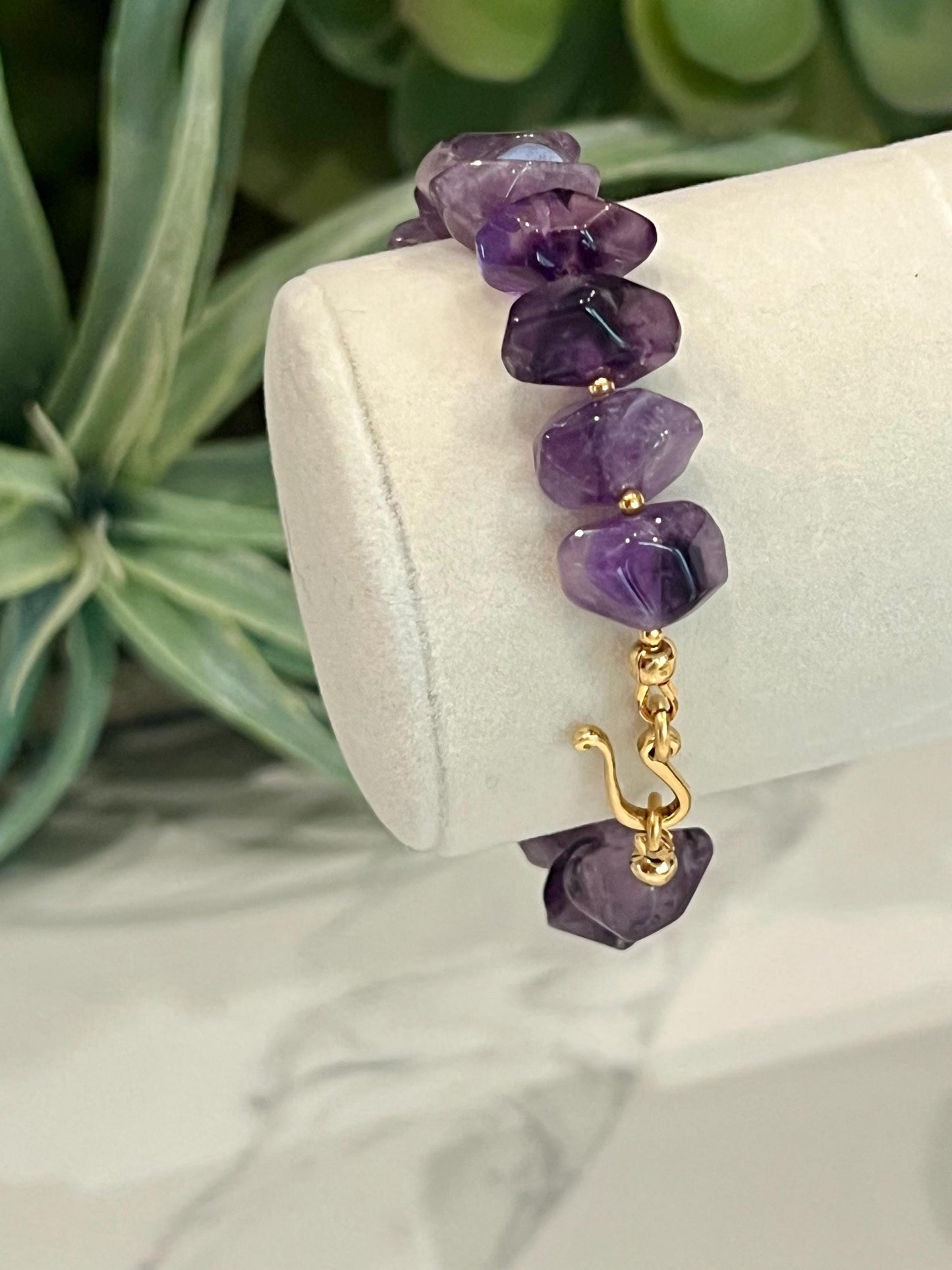 Amethyst Beaded Bracelet Chunky Amethyst Bracelet with Non-Tarnish Gold Plated Pewter Clasp Amethyst Bracelet Natural Gemstone Bracelet