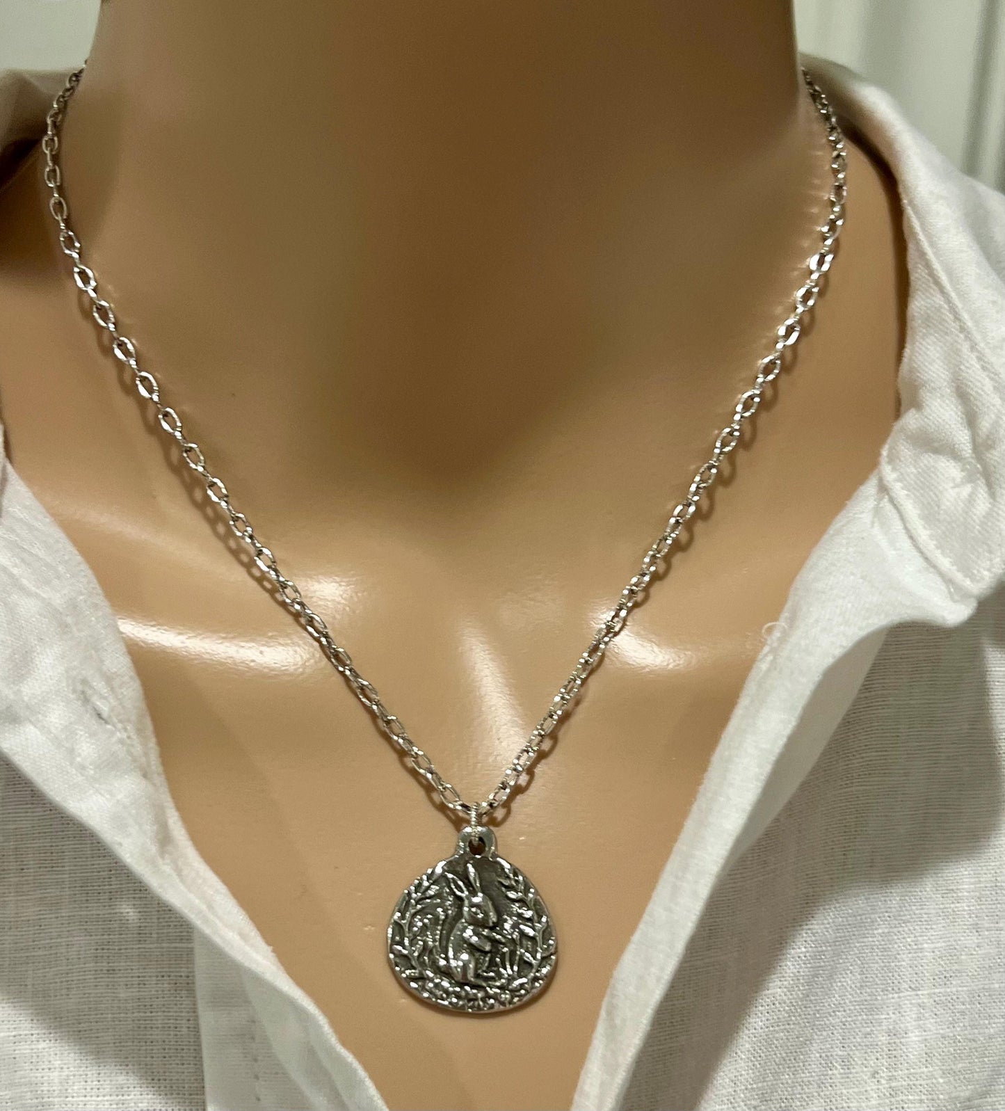 Silver Small Classic Cable Chain Necklace with Rabbit Hare Pendant Pendant Gorgeous Layering Statement Necklace Silver Versatile Length