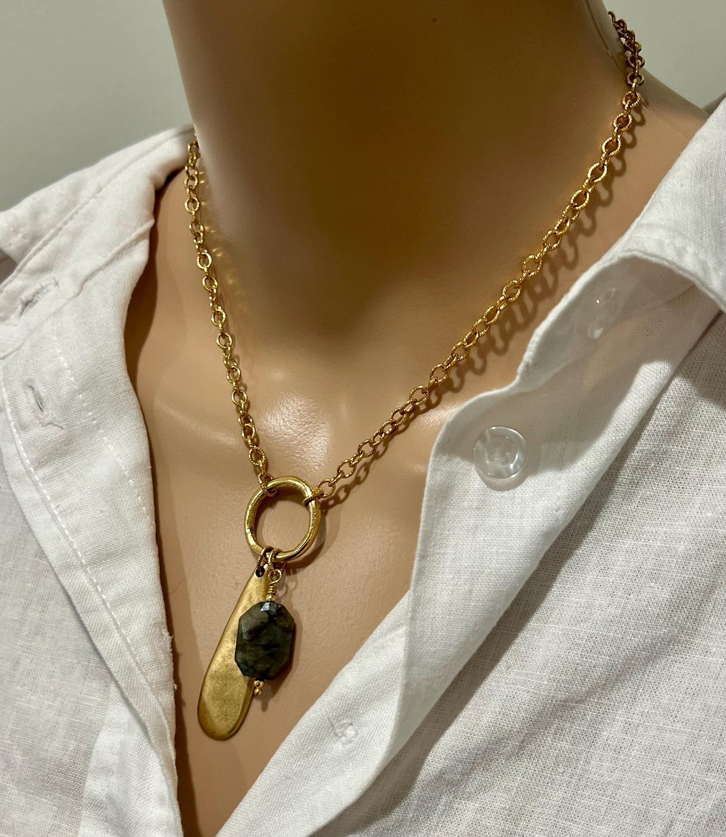 Gold Textured Cable Pendant Drop Necklace with Labradorite and Gold Drop Pendant Statement Necklace Gold Circle Drop Layering Necklace