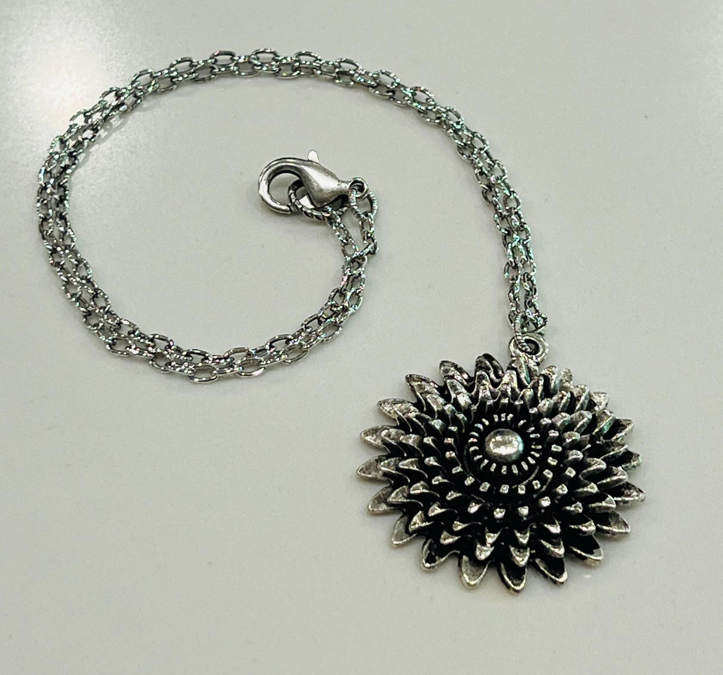 Silver Small Classic Cable Chain Necklace with Large Flower Pendant Pendant Gorgeous Layering Statement Necklace Silver Versatile Length
