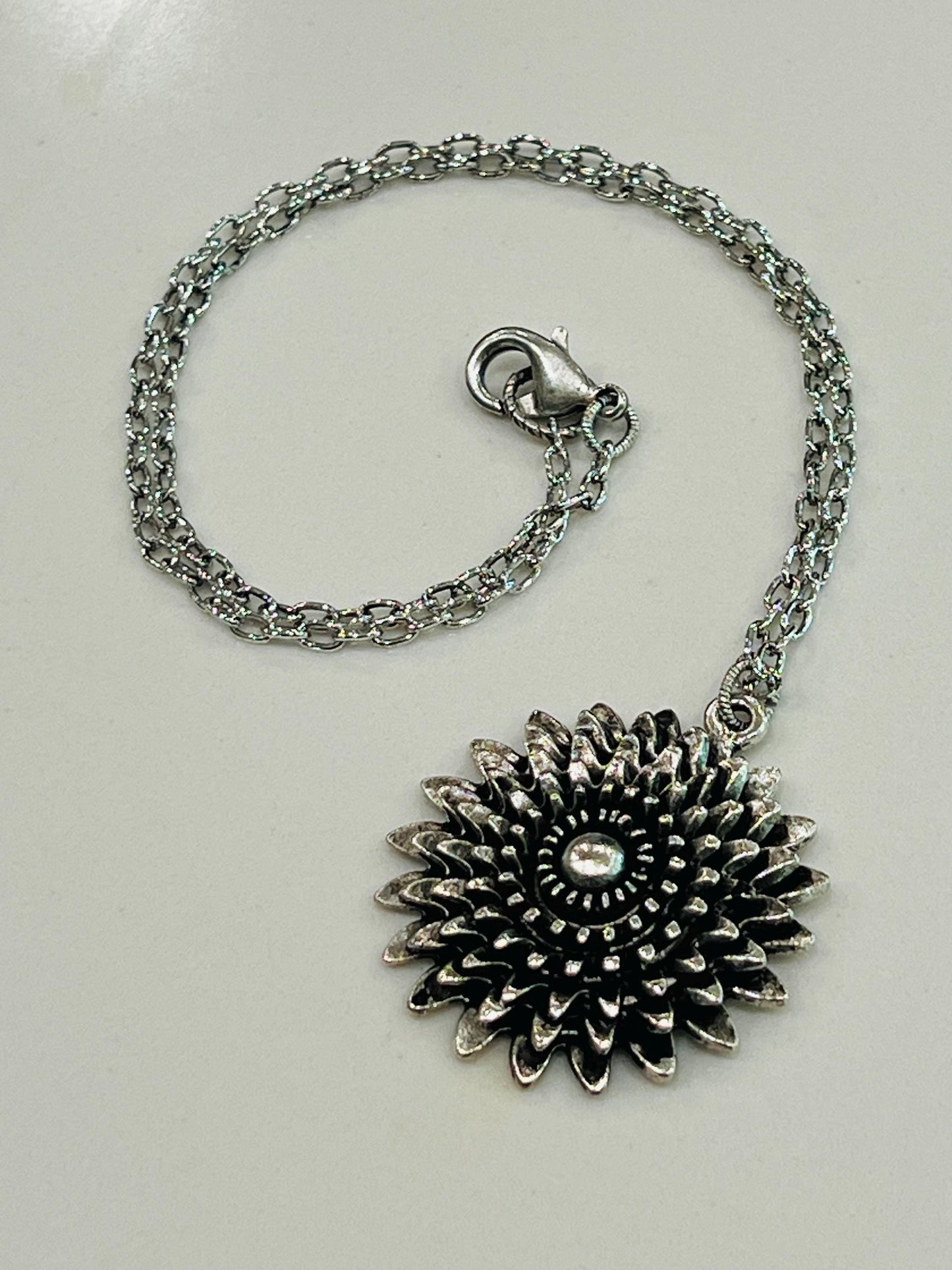 Silver Small Classic Cable Chain Necklace with Large Flower Pendant Pendant Gorgeous Layering Statement Necklace Silver Versatile Length