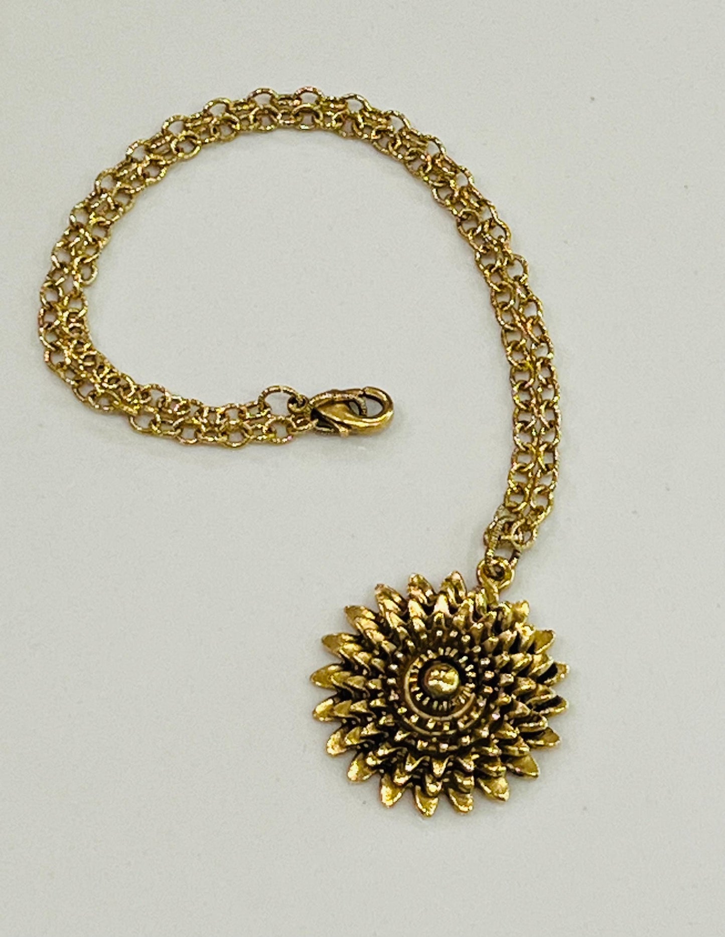 Gold Small Classic Cable Chain Necklace with Large Flower Pendant Pendant Gorgeous Layering Statement Necklace Gold Versatile Length