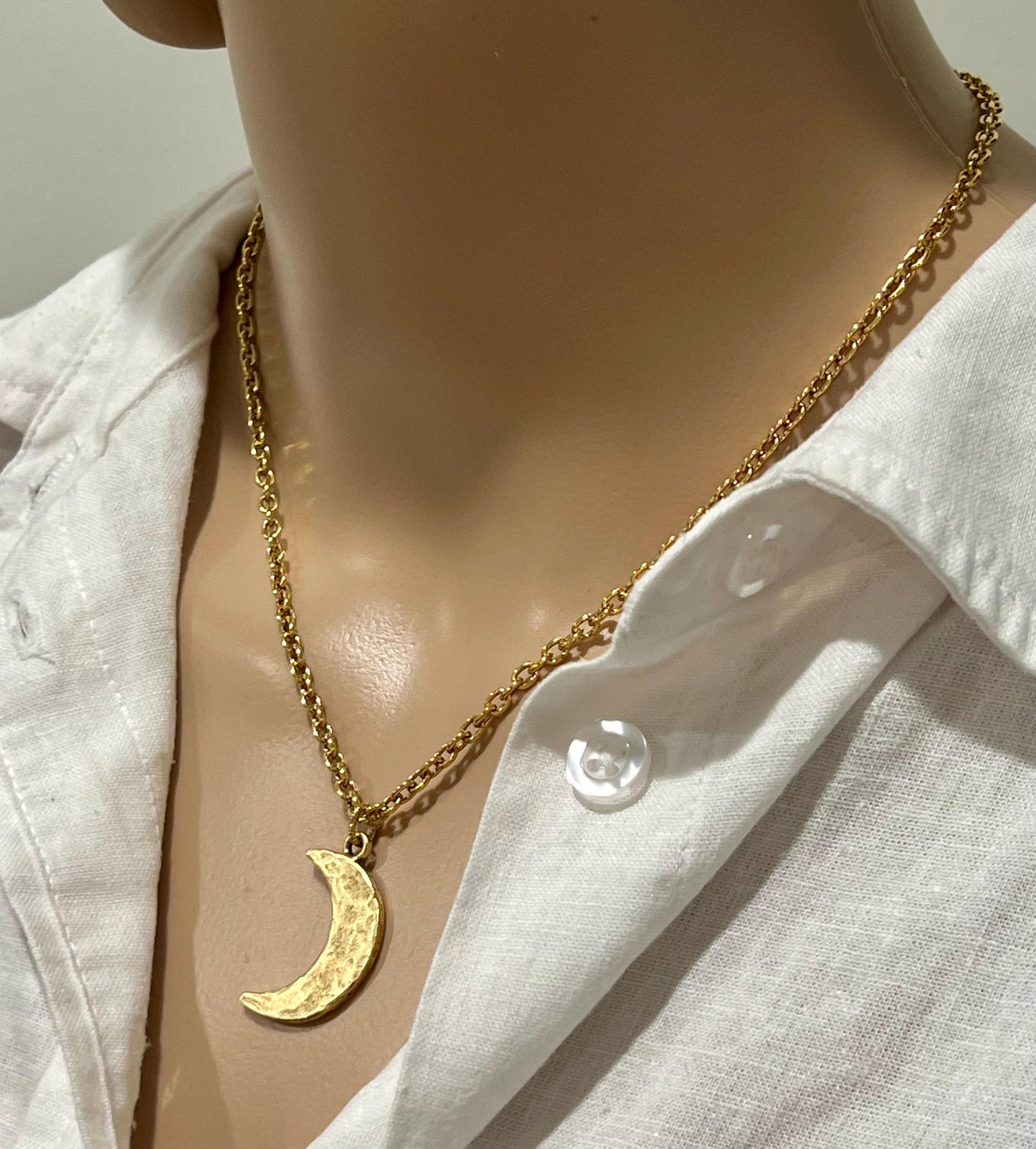 Gold Classic Cable Chain Layering Necklace with Moon Pendant Gorgeous Layering Statement Necklace Modern Gold Necklace Crescent Moon Pendant