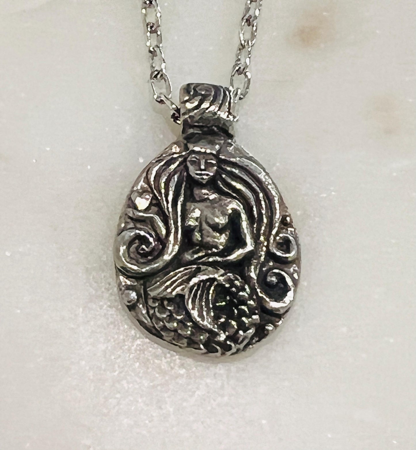 Silver Small Classic Cable Chain Necklace with Mermaid Pendant Gorgeous Layering Statement Necklace Silver Necklace Versatile Length
