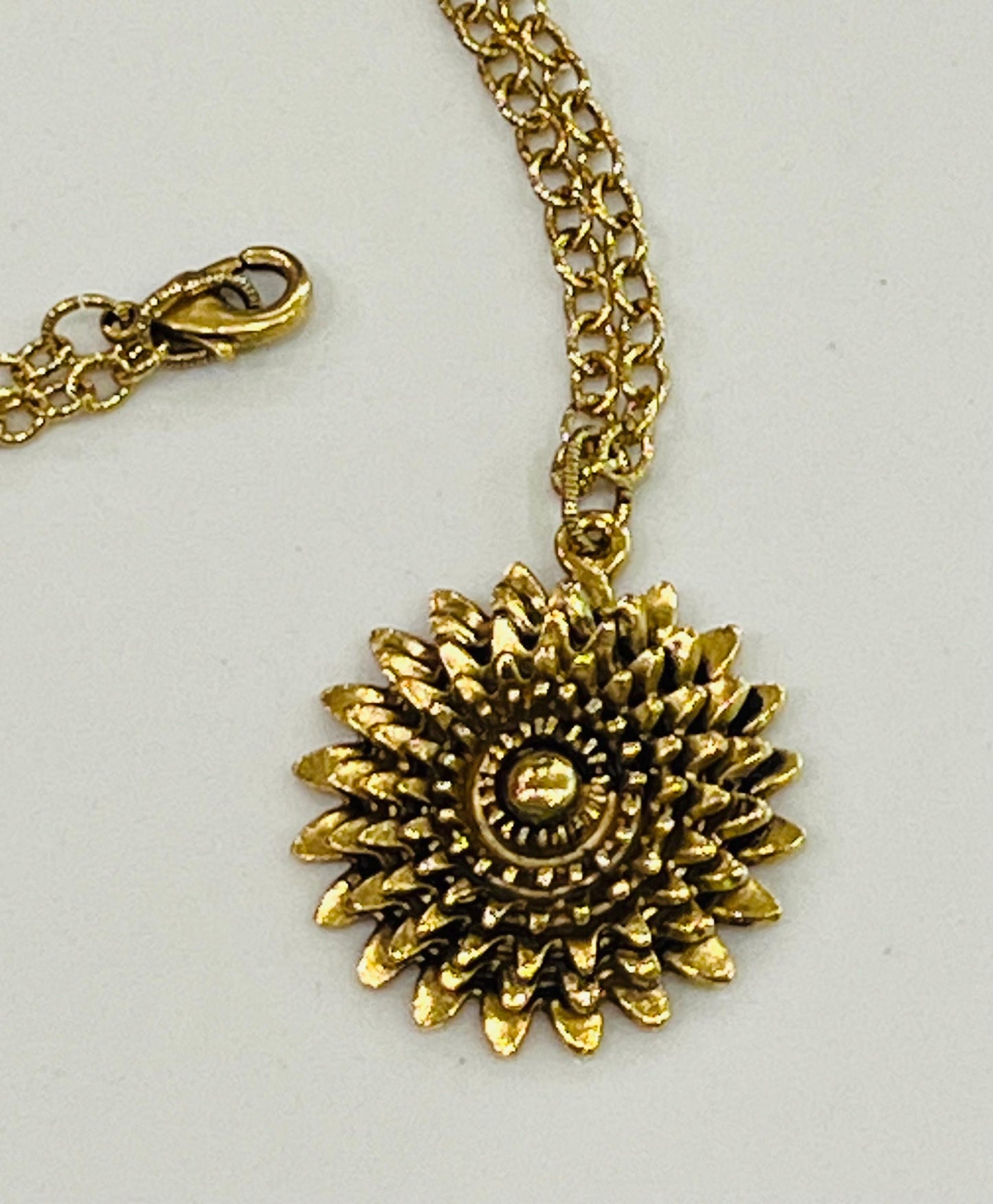 Gold Small Classic Cable Chain Necklace with Large Flower Pendant Pendant Gorgeous Layering Statement Necklace Gold Versatile Length