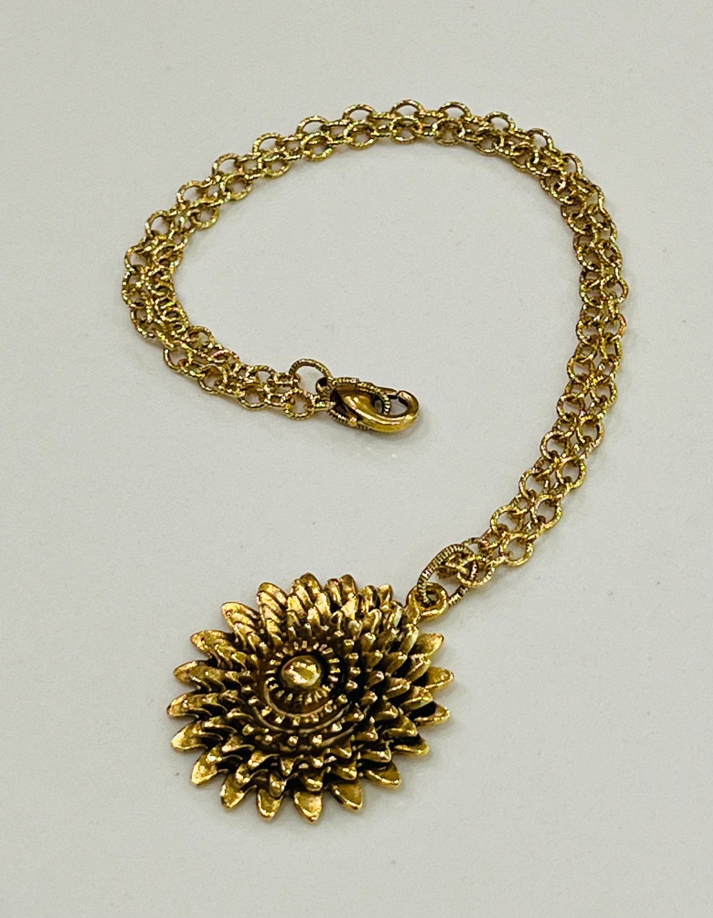 Gold Small Classic Cable Chain Necklace with Large Flower Pendant Pendant Gorgeous Layering Statement Necklace Gold Versatile Length