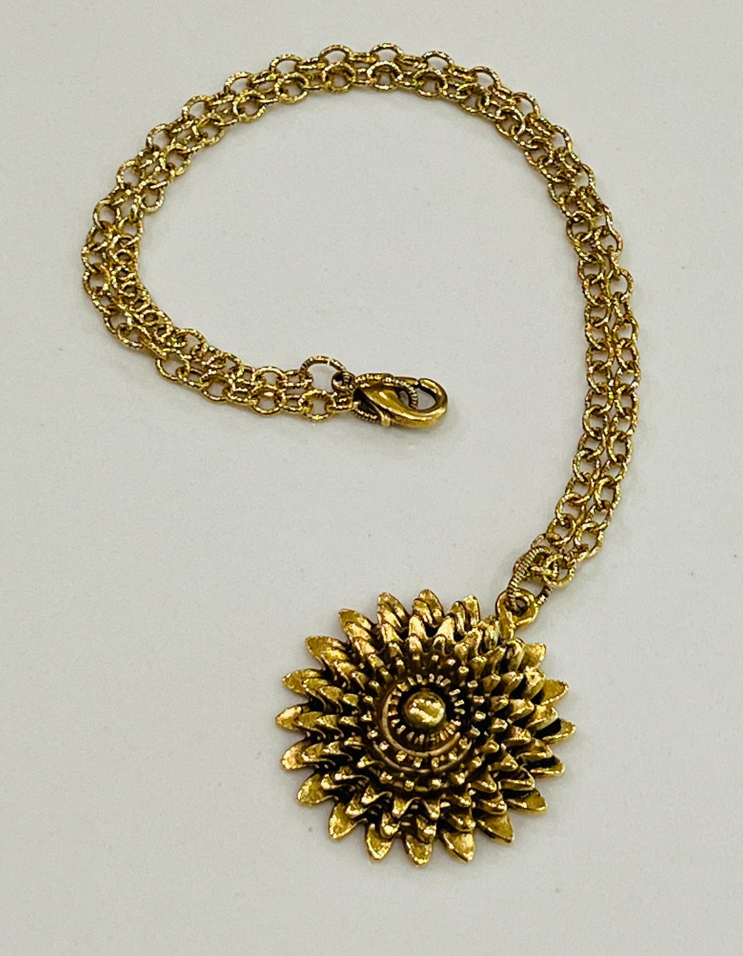 Gold Small Classic Cable Chain Necklace with Large Flower Pendant Pendant Gorgeous Layering Statement Necklace Gold Versatile Length