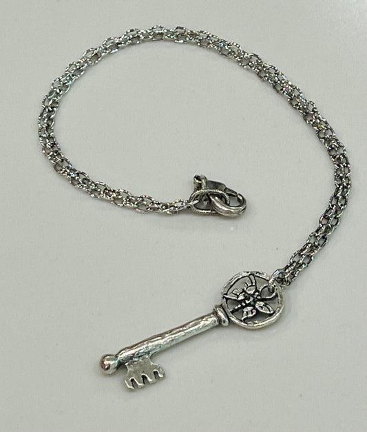 Silver Delicate Paperclip Layering Necklace with Silver Key Pendant Gorgeous Layering Statement Necklace Modern Silver Necklace
