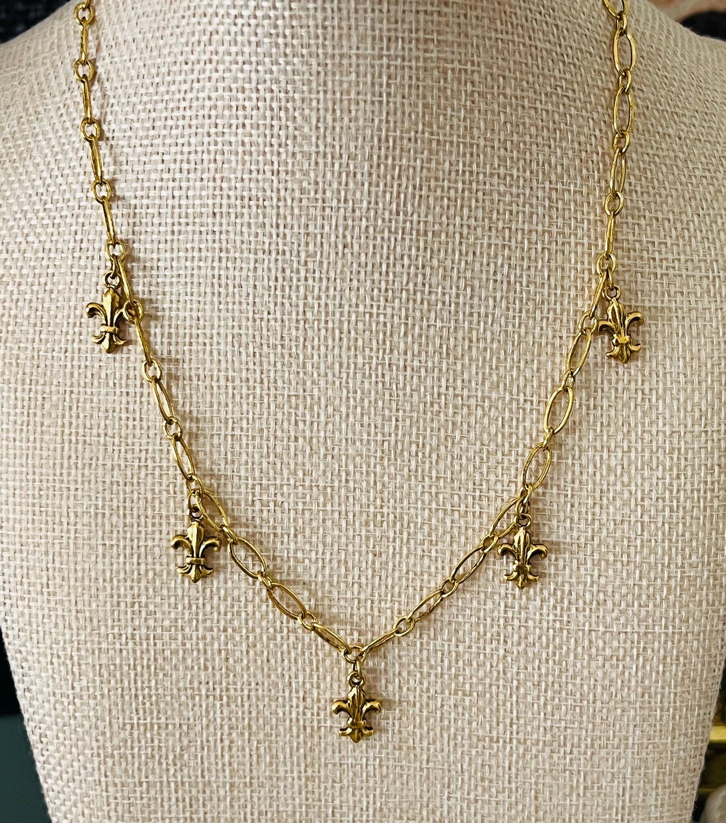 Dainty Gold Oval Link Chain Dangle Necklace Fleur de Lis Non-Tarnish Gold Plated Pewter on Adjustable Length Gold Textured Chain Necklace