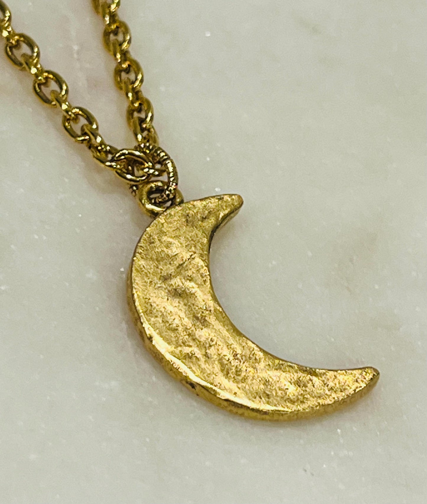 Gold Classic Cable Chain Layering Necklace with Moon Pendant Gorgeous Layering Statement Necklace Modern Gold Necklace Crescent Moon Pendant