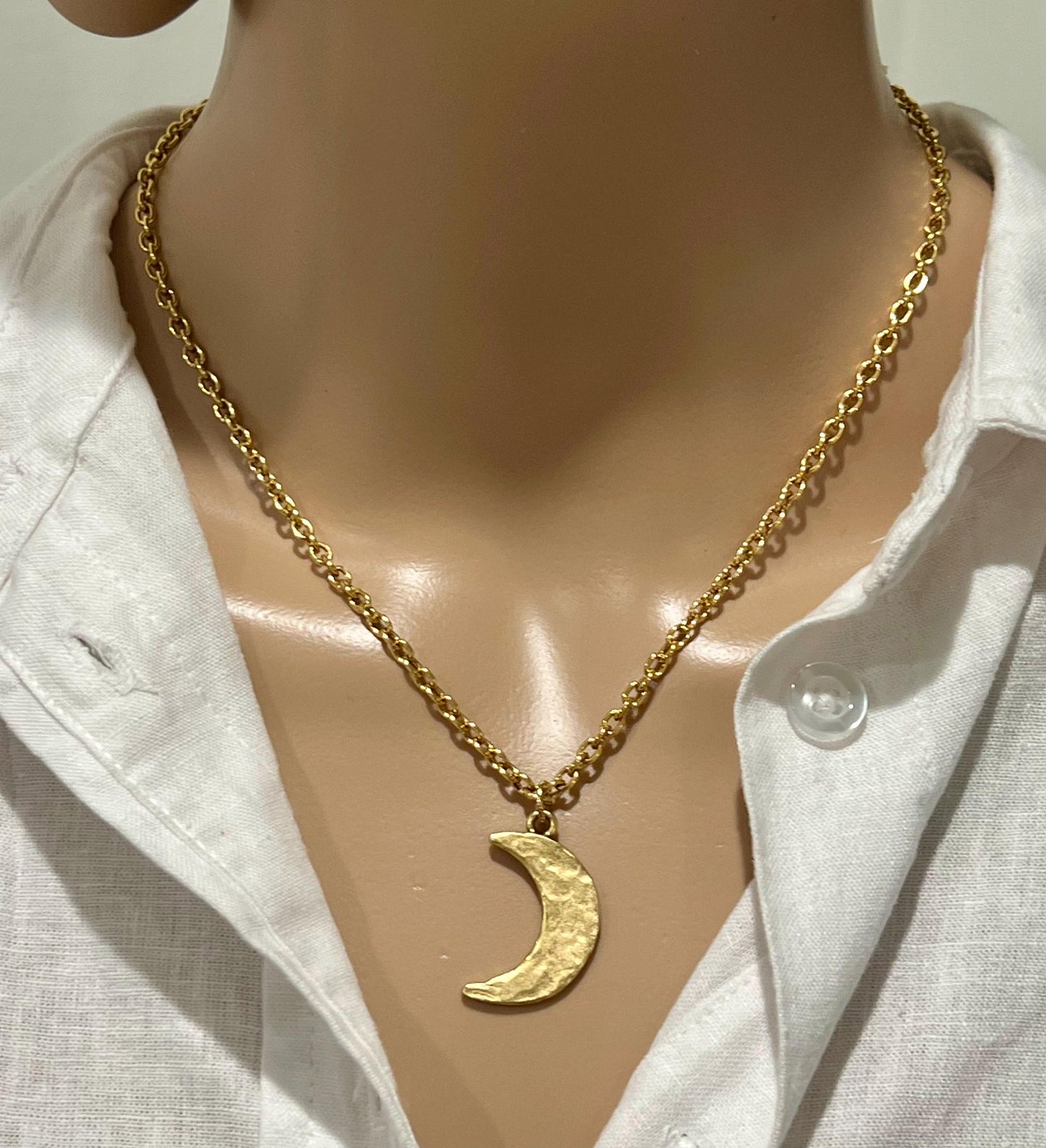 Gold Classic Cable Chain Layering Necklace with Moon Pendant Gorgeous Layering Statement Necklace Modern Gold Necklace Crescent Moon Pendant