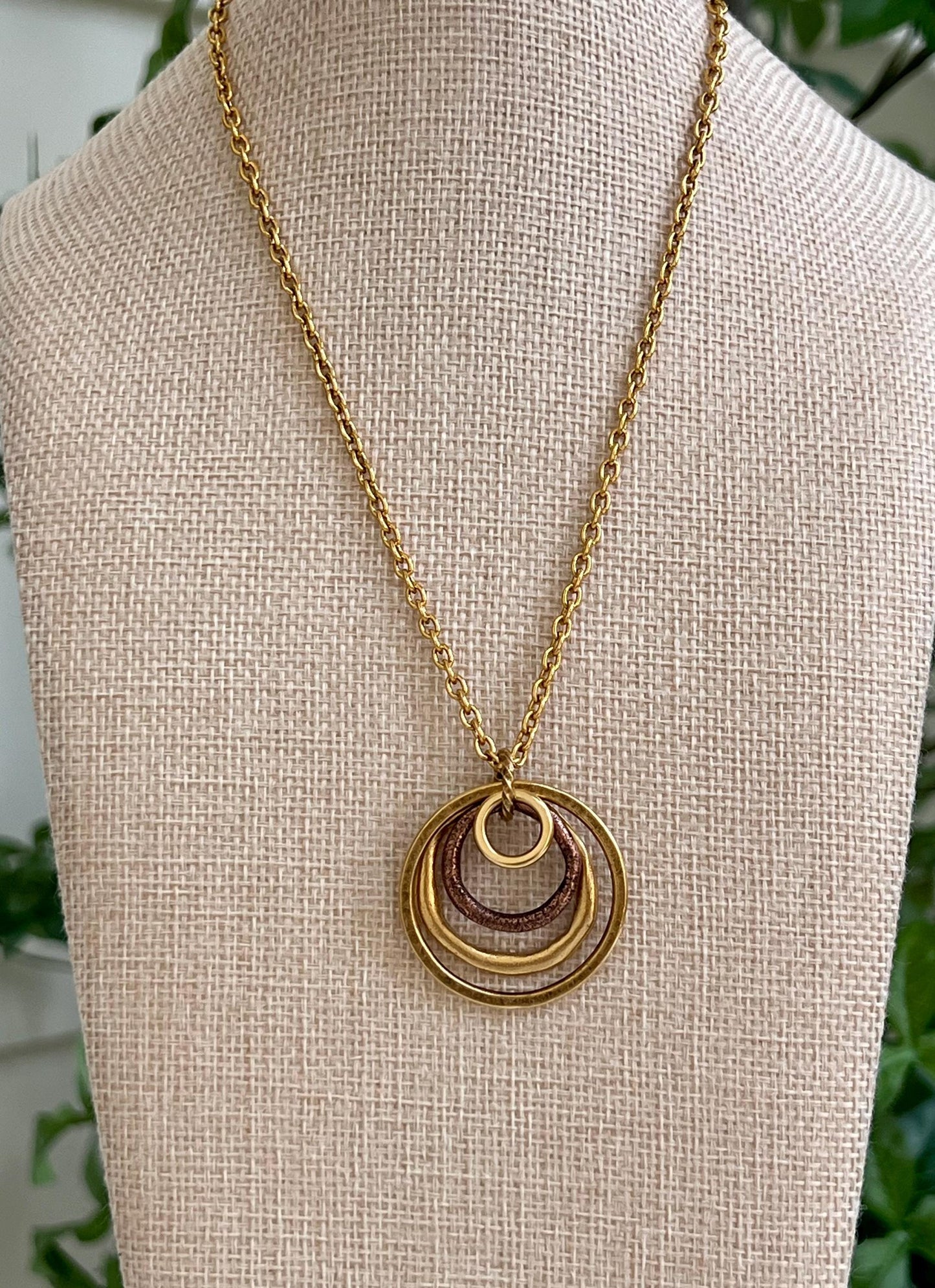 Concentric Circles Pendant Necklace