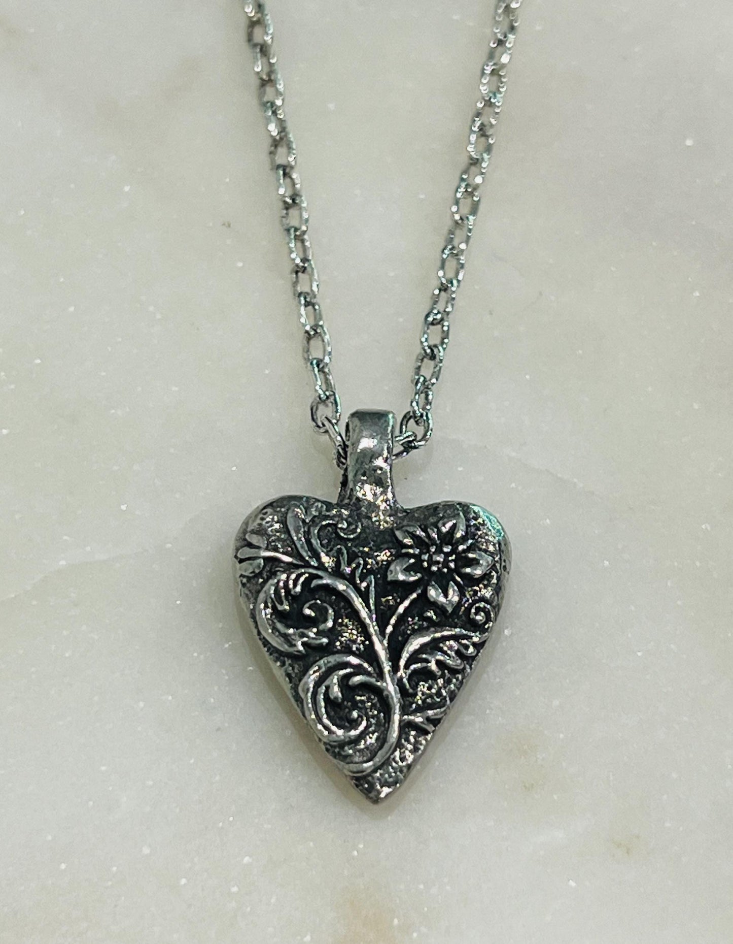 Silver Small Classic Cable Chain Necklace with Floral Heart Pendant Gorgeous Layering Statement Necklace Silver Necklace Versatile Length