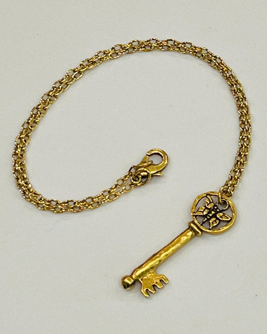 Gold Delicate Paperclip Layering Necklace with Gold Key Pendant Gorgeous Layering Statement Necklace Modern Gold Necklace