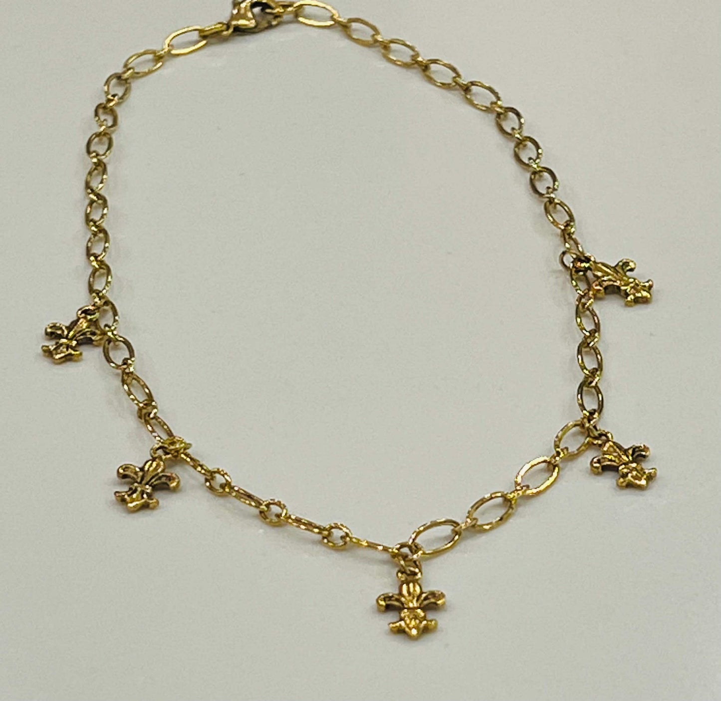 Dainty Gold Oval Link Chain Dangle Necklace Fleur de Lis Non-Tarnish Gold Plated Pewter on Adjustable Length Gold Textured Chain Necklace