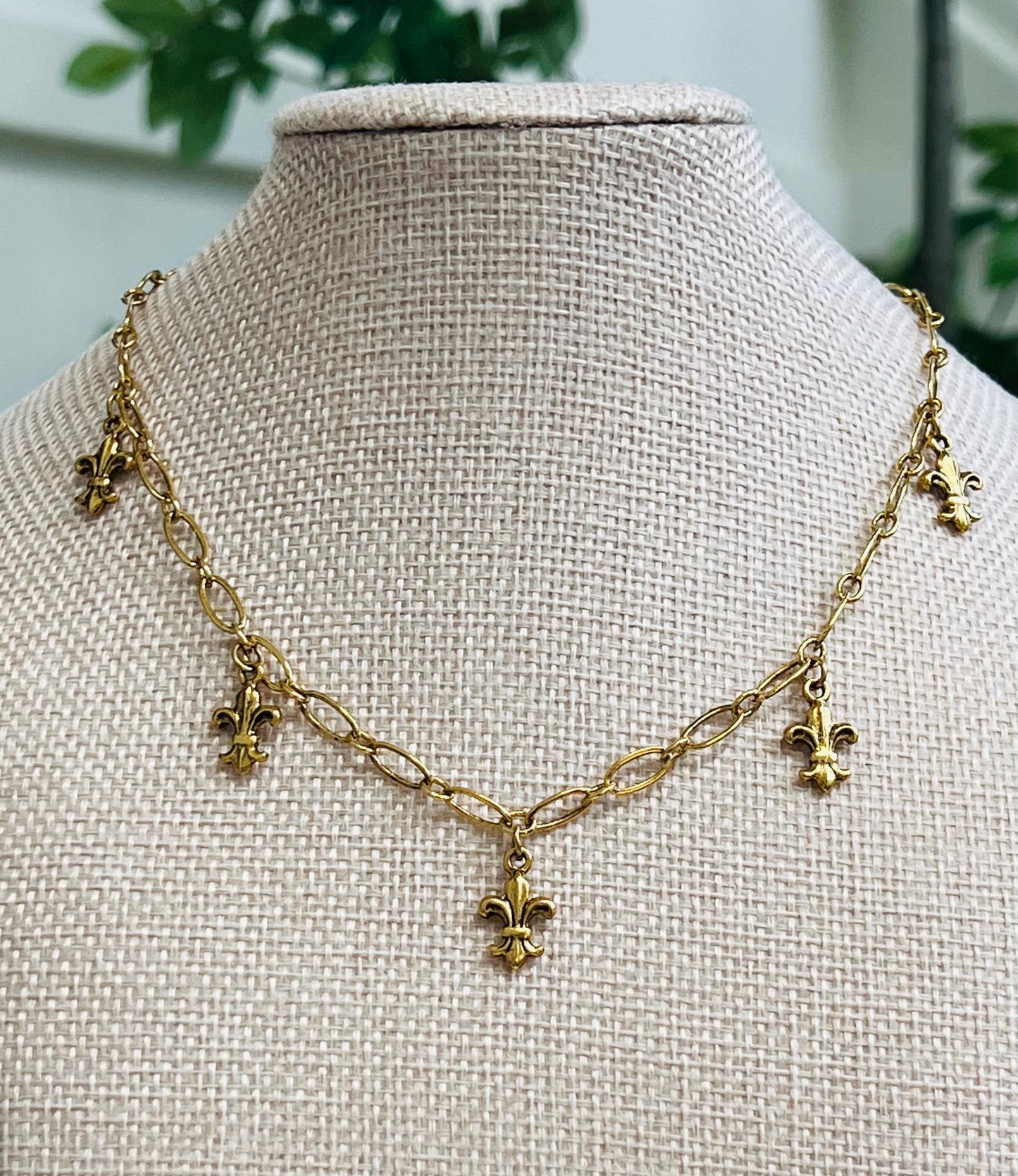 Dainty Gold Oval Link Chain Dangle Necklace Fleur de Lis Non-Tarnish Gold Plated Pewter on Adjustable Length Gold Textured Chain Necklace